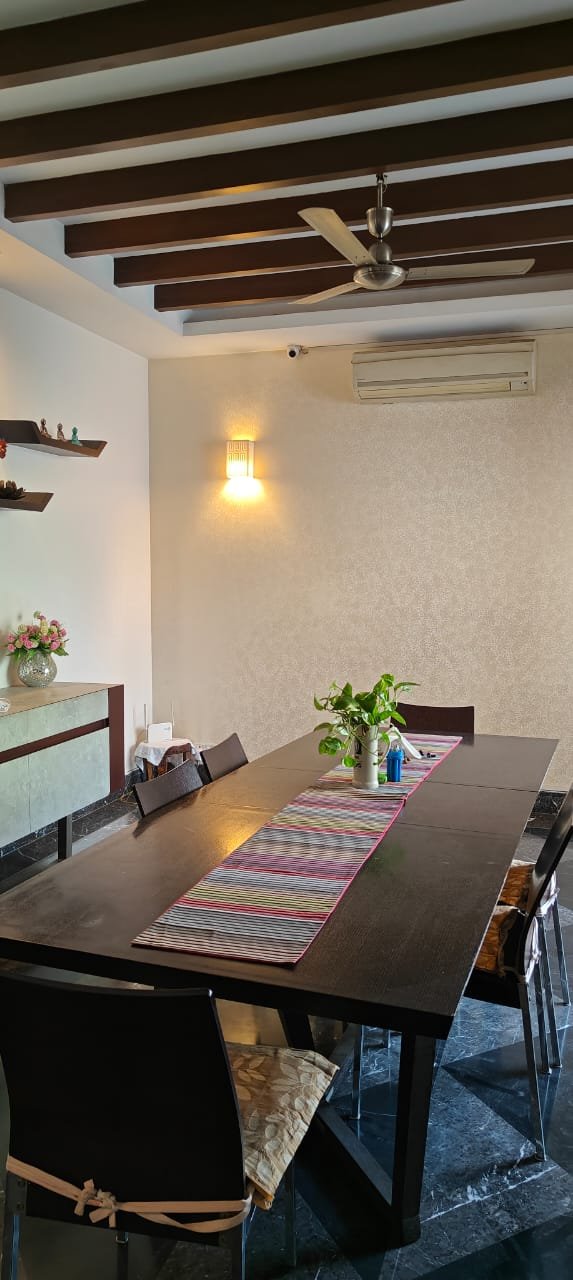 5BHK Kothi DLF Phase 1 , SemiFurnished is available for rent